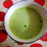 黒糖の甘さがやさしい♪抹茶ラテ